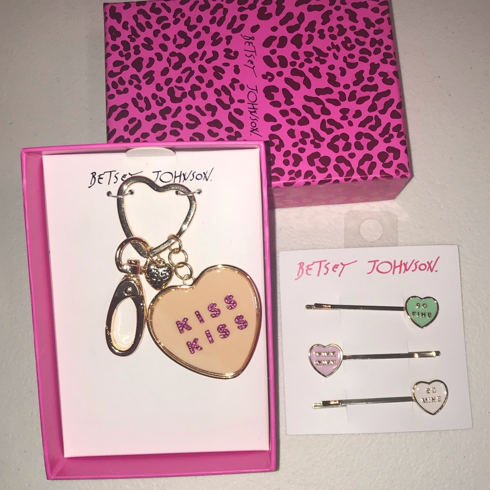 NWT-Auth. Betsey Johnson VDAY Set🖤10%OFF BUNDLES